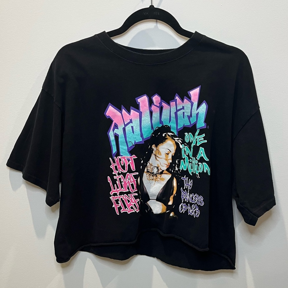 Aaliyah black graphic cropped tee